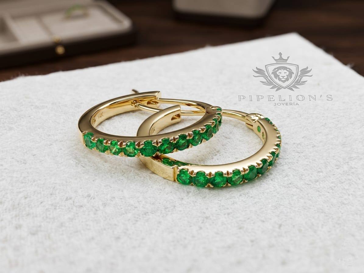 Aretes aro en oro con esmeraldas