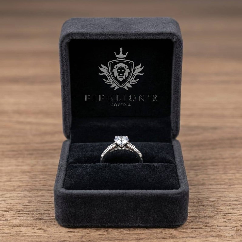 Anillo Solenne diamante solitario en estuche negro